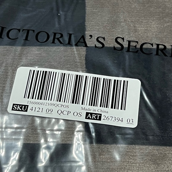 Pink By VICTORIA'S SECRET Sherpa Blanket  Throw Checkered Black Friday 2023 NEW - Picture 2 of 3